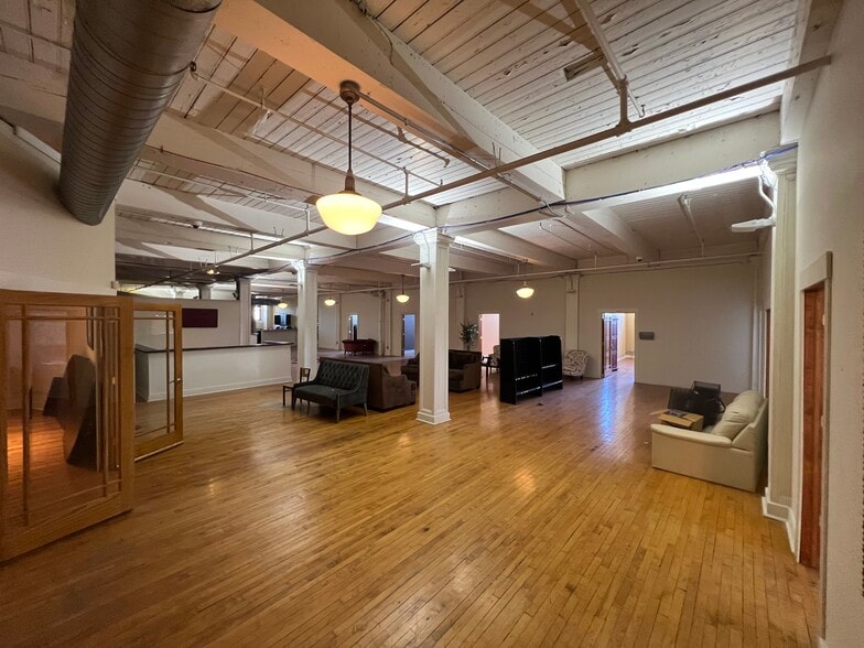 More Photos Of 1000 Broadway Blvd, Kansas City Loft Creative Space For Lease