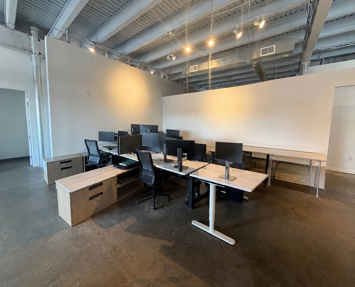 More Photos Of 1625-1627 Oak St, Kansas City Storefront Retail Office For Lease