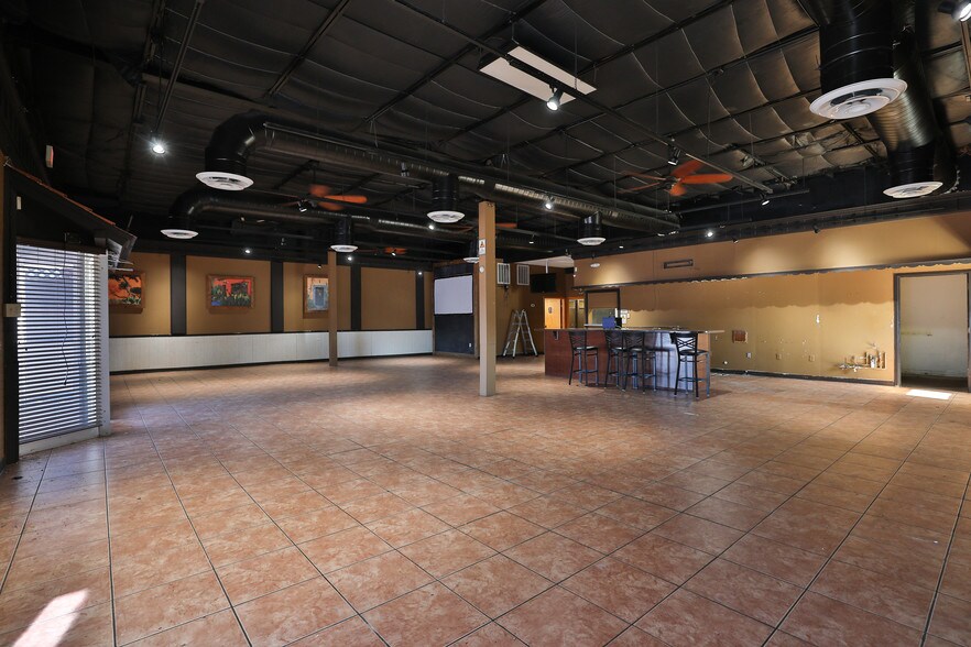More Photos Of 1001-1023 S Broadway St, La Porte Storefront For Lease