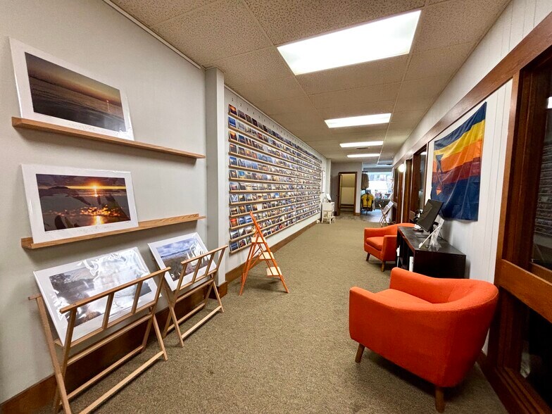 More Photos Of 221 W Washington St, Marquette Flex For Sale