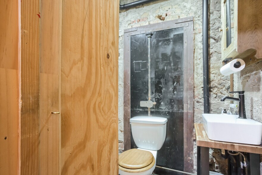 More Photos Of 40 Main St, Bisbee General Retail For Sale