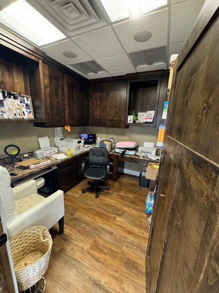 More Photos Of 160 W 2nd S, Rexburg General Retail For Lease