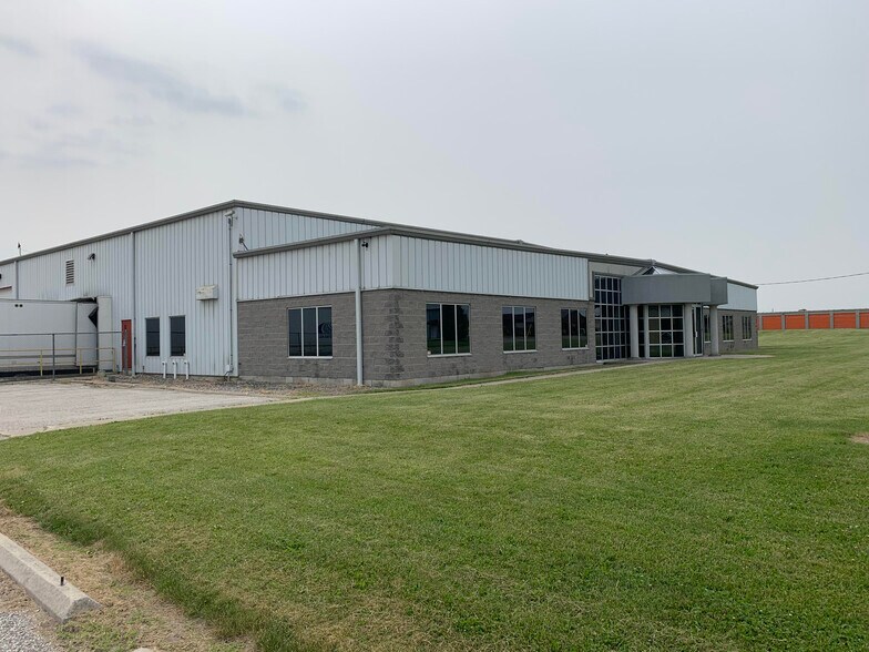 More Photos Of 775 Gillard St, Wallaceburg Industrial For Sale