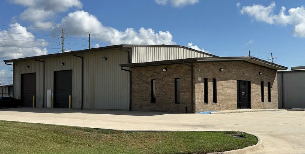 Primary Photo Of 1809 Humble Place Dr, Humble Warehouse For Lease