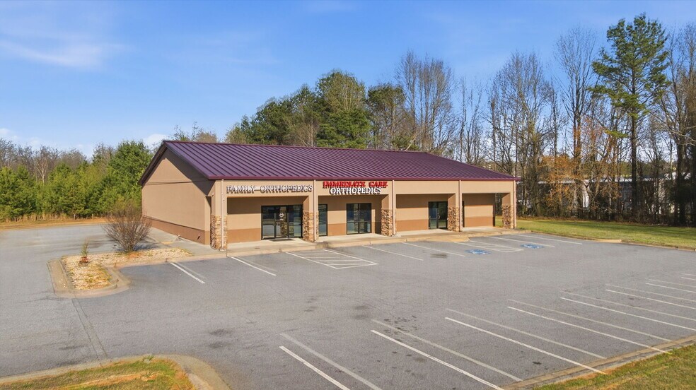 More Photos Of 142 Hampton Ct, Commerce Rehabilitation Center For Sale