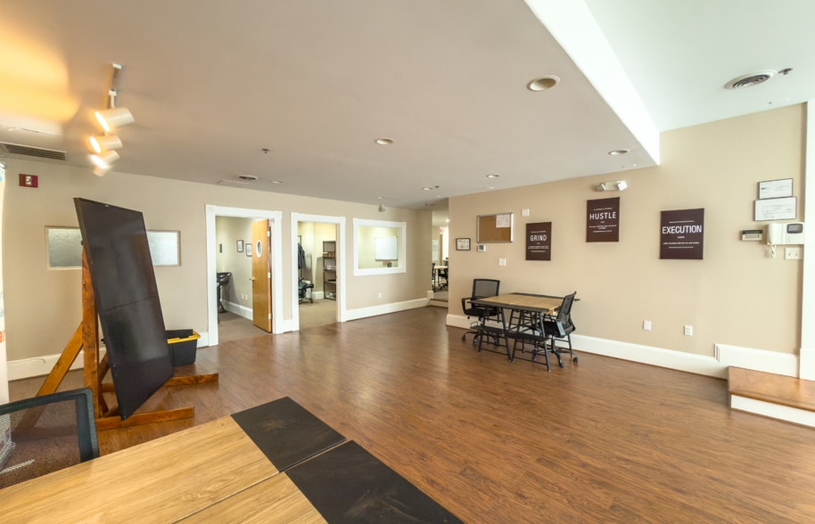 More Photos Of 315 Market St SE, Roanoke Storefront Retail Office For Lease