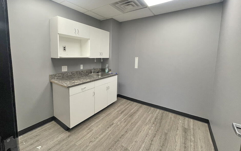 More Photos Of 26211 Central Park Blvd, Southfield Office For Lease