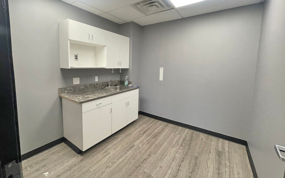 More Photos Of 26211 Central Park Blvd, Southfield Office For Lease