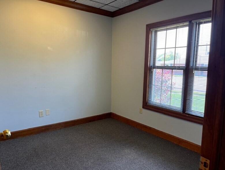 More Photos Of 211 Kenbrook Dr, Vandalia Office For Lease