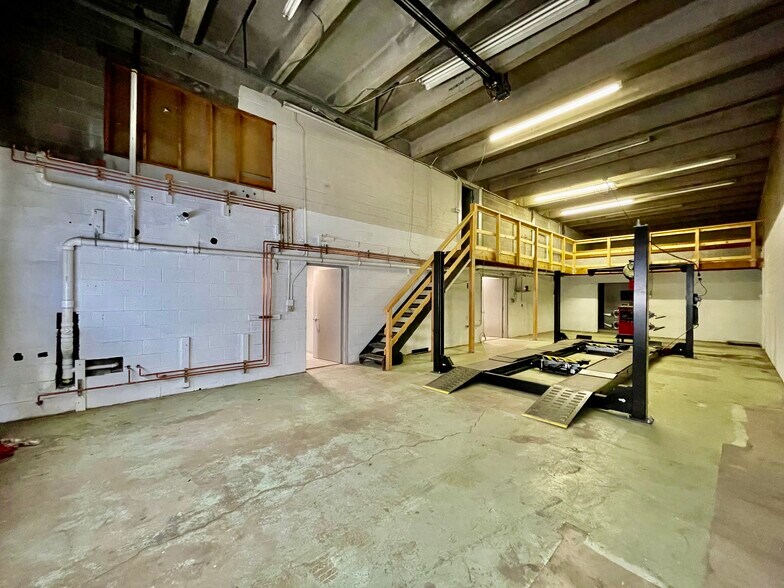 More Photos Of 1557 Yarrow St, Lakewood Auto Repair For Sale