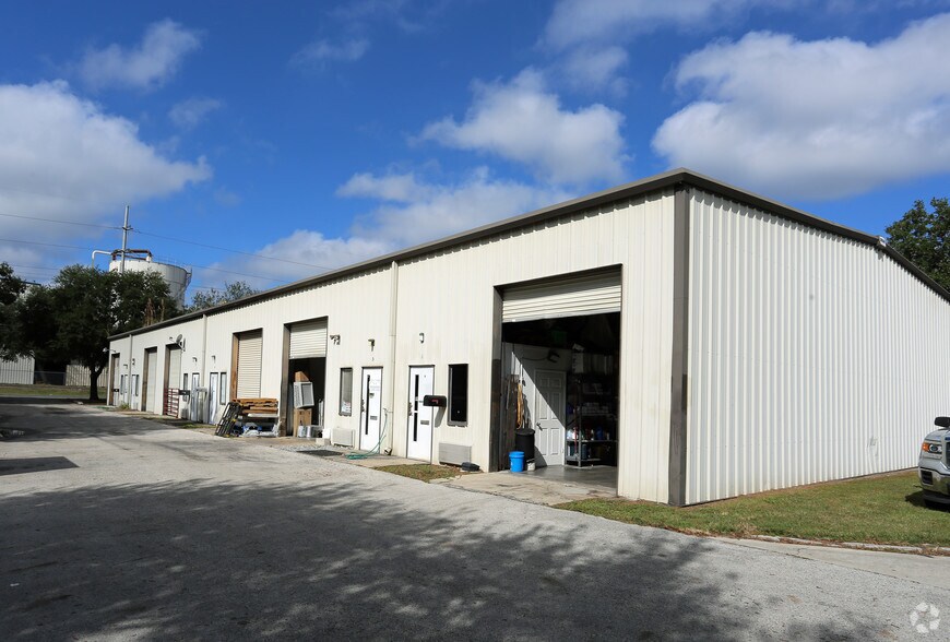 More Photos Of 808 Woodrow Wilson St, Plant City Warehouse For Lease