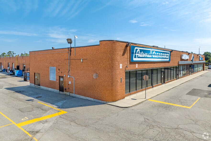 More Photos Of 2273 Dundas St, Mississauga General Retail For Lease