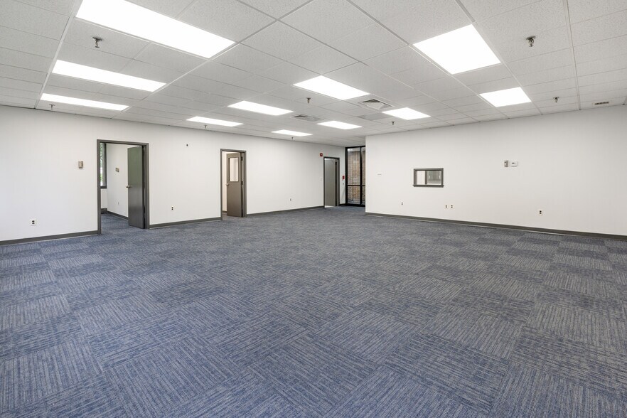 More Photos Of 1 Cornell Pl, Wilmington Warehouse For Lease