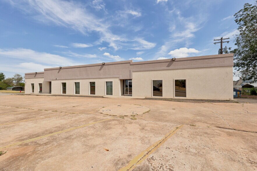 Primary Photo Of 324 N 19th St, Guthrie Office For Sale