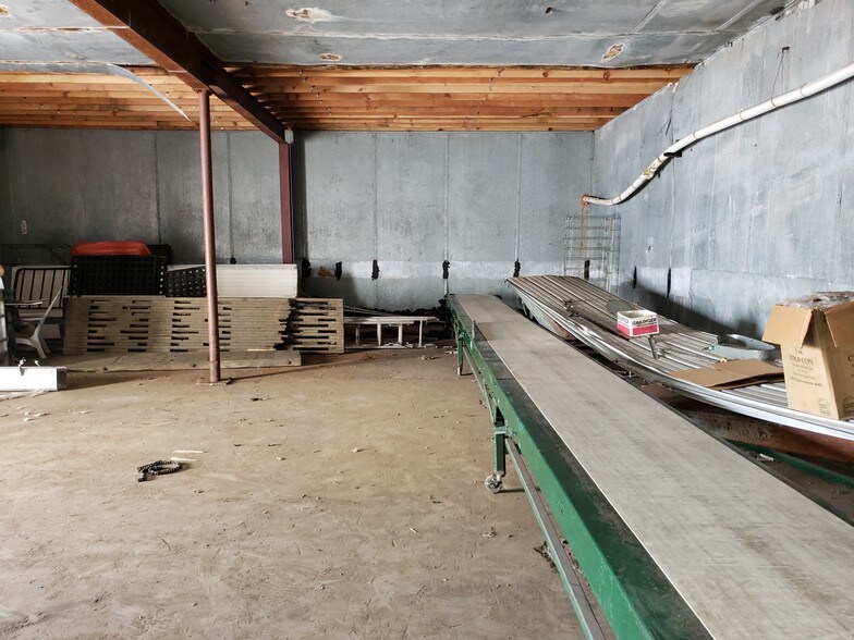 More Photos Of 14707 Dexter Ave, Detroit Warehouse For Sale