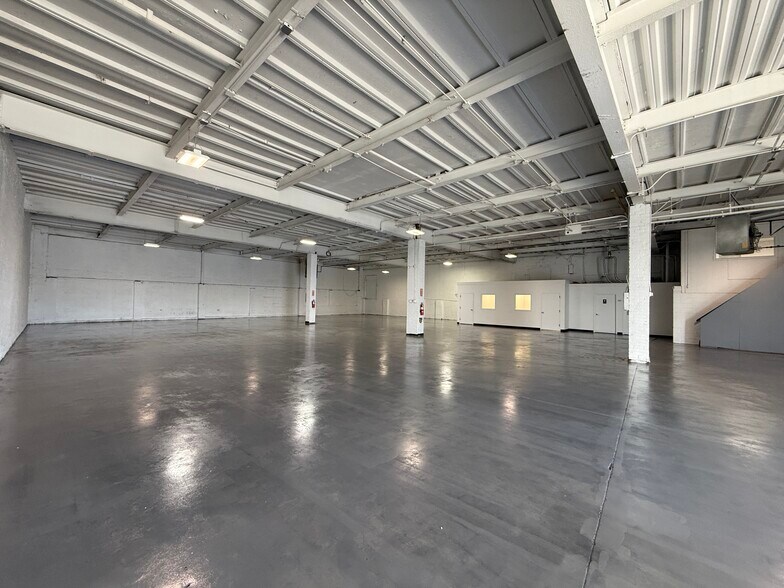 More Photos Of 2566 Borough Pl, Woodside General Retail For Lease