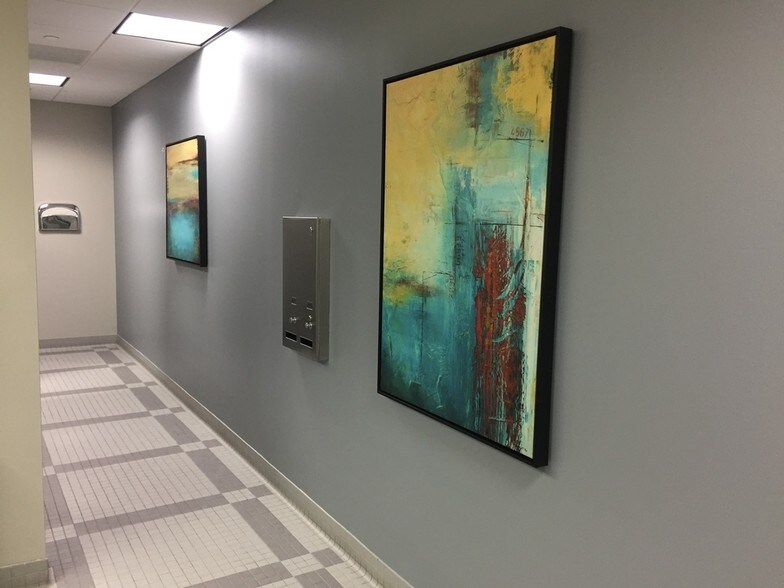 More Photos Of 3100 W Higgins Rd, Hoffman Estates Medical For Lease