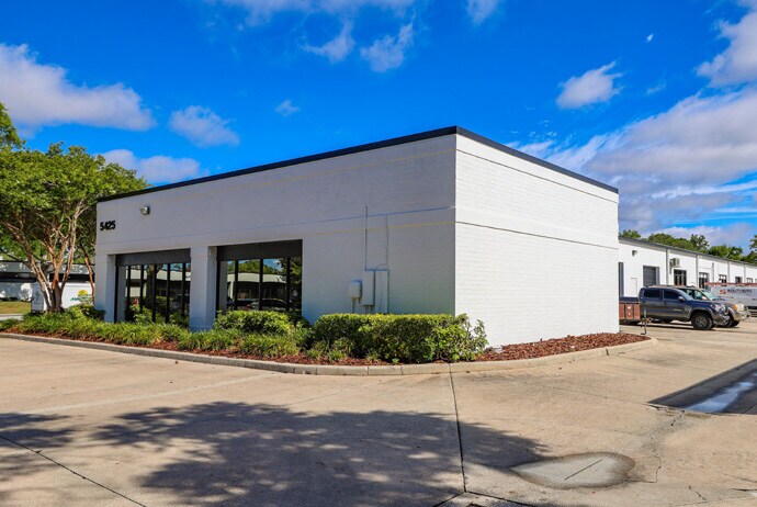 More Photos Of 5402-5460 Beaumont Center Blvd, Tampa Unknown For Lease