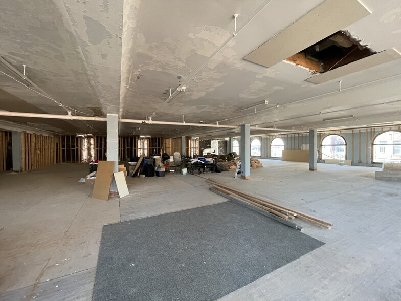 More Photos Of 1095 Main St, Springfield Office For Lease