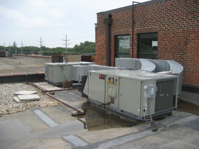 More Photos Of 366-368 Bluff City Blvd, Elgin Manufacturing For Lease