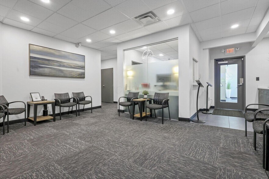 More Photos Of 1480 Manning Pky, Powell Loft Creative Space For Sale