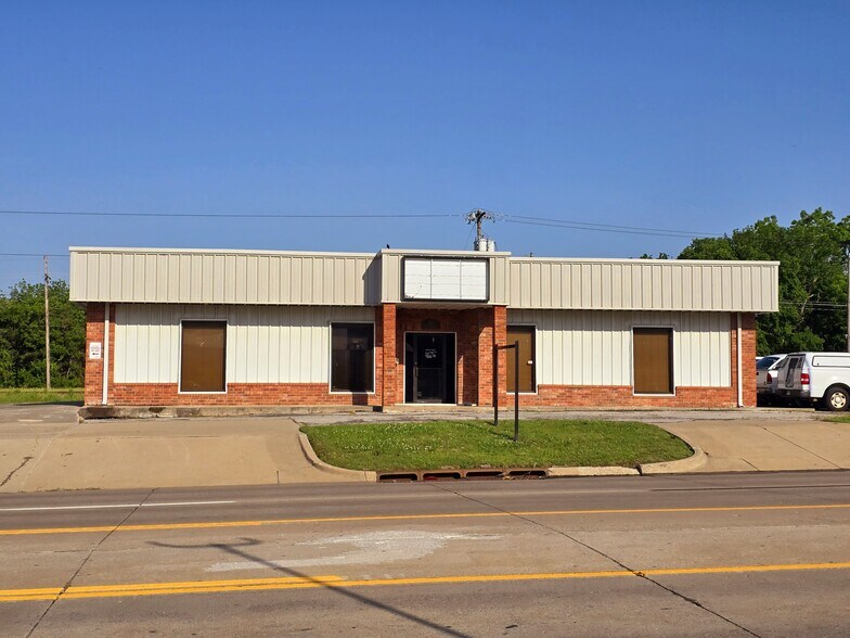 More Photos Of 330 S Mill St, Pryor Office For Sale
