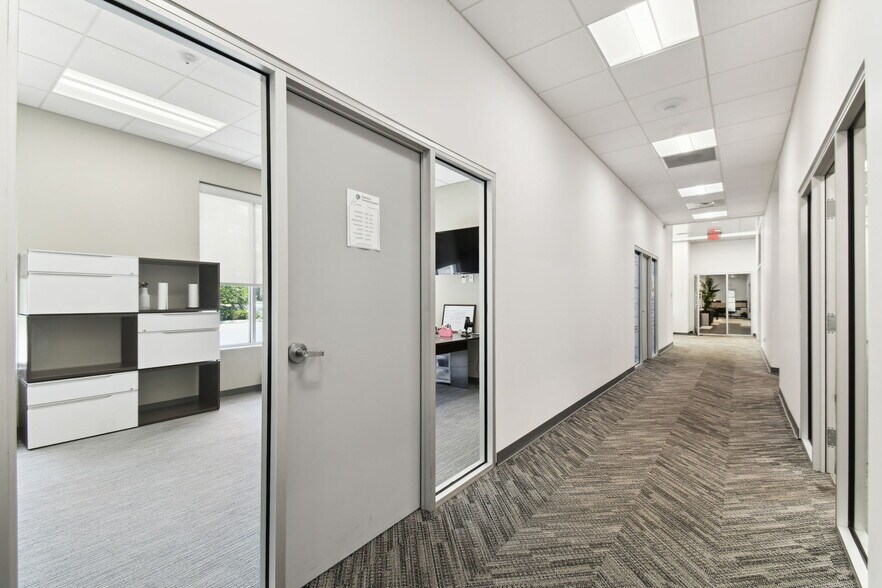 More Photos Of 924 Hale Ave, Brooksville Office For Sale