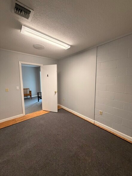 More Photos Of 22 Southwick St, Feeding Hills Freestanding For Lease