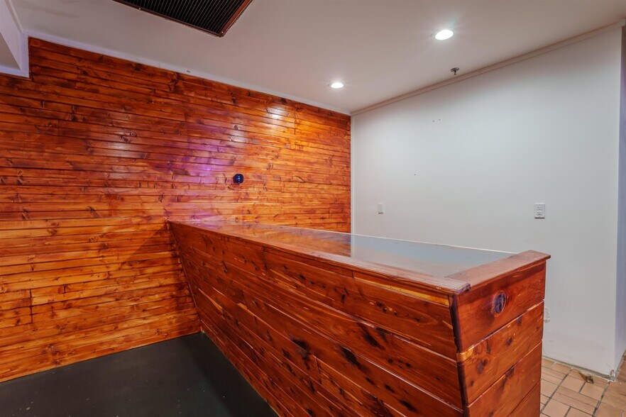 More Photos Of 4840 Hatch Blvd, Muscle Shoals Restaurant For Sale