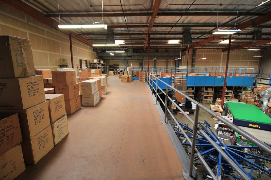 More Photos Of 99-061 Koaha Way, Aiea Warehouse For Lease