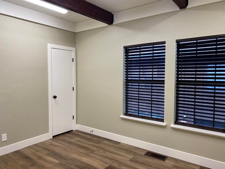 More Photos Of 924 Incline Way, Incline Village Office For Lease