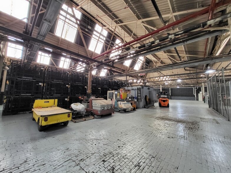 More Photos Of 60 Baldwin Ave, Pontiac Warehouse For Lease