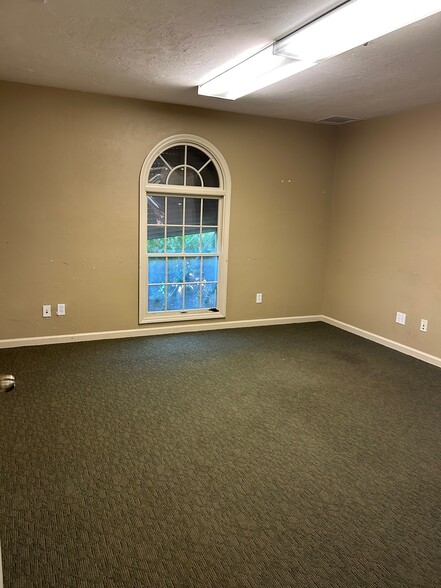 More Photos Of 5484 Rattlesnake Hammock Rd, Naples Freestanding For Lease