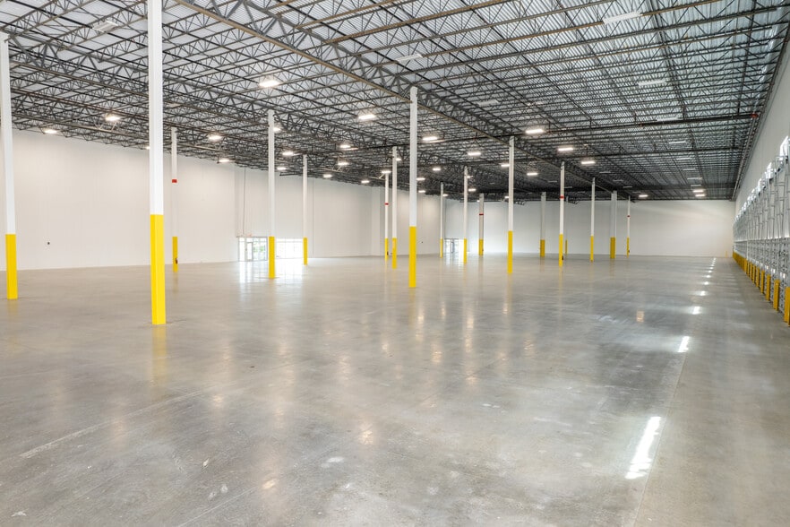 More Photos Of 8593 NW 96th St, Medley Unknown For Lease