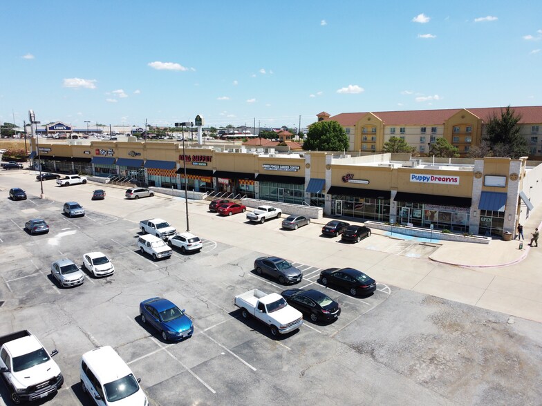 More Photos Of 2916 N US Highway 75, Sherman Storefront For Lease