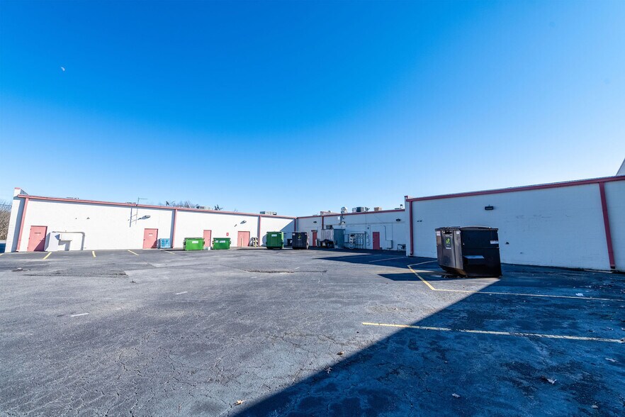 More Photos Of 1404-1428 National Hwy, Thomasville Supermarket For Sale