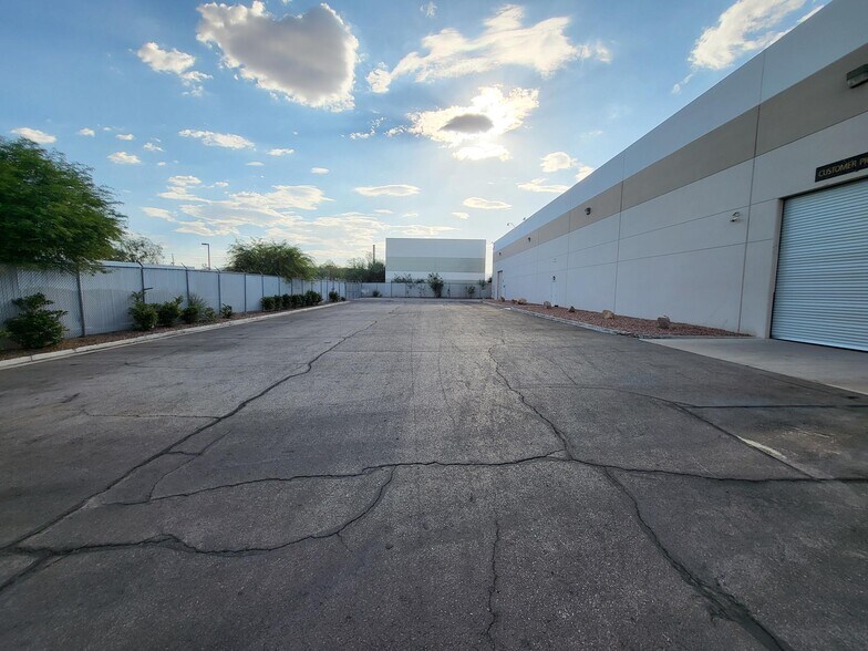 More Photos Of 3326 Ponderosa Way, Las Vegas Warehouse For Lease