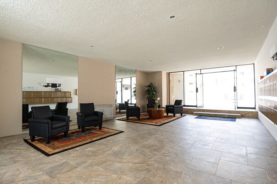 More Photos Of 5150 Yarmouth Ave, Encino Apartments For Sale