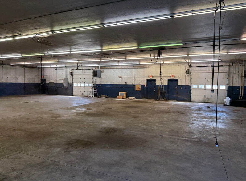 More Photos Of 5967-5983 Andrews Rd, Mentor-on-the-Lake Storefront For Sale