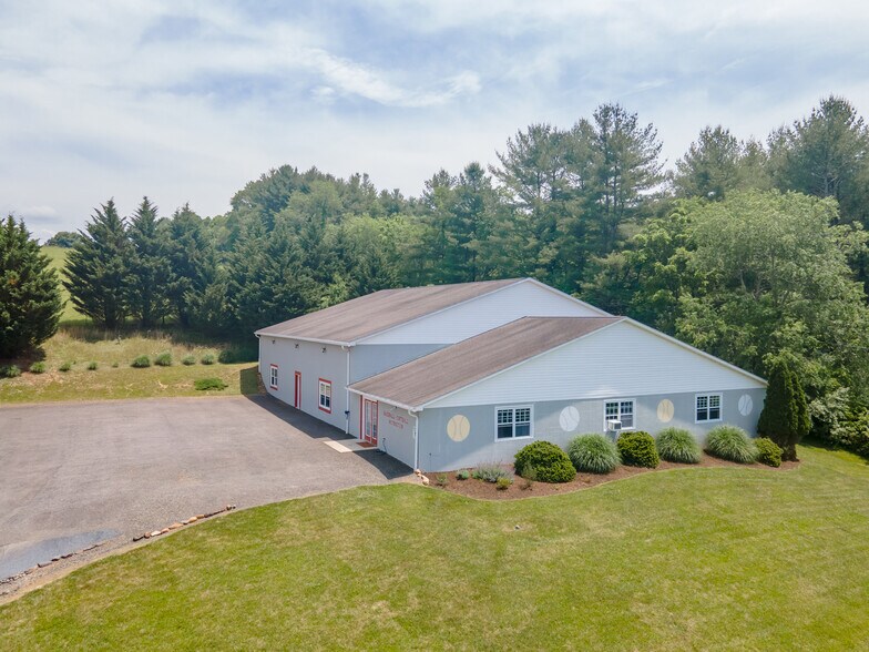 More Photos Of 1266 E Stuart Dr, Hillsville Industrial For Sale