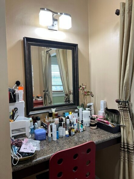 More Photos Of 220 N Oxford Ave, Los Angeles Office Residential For Sale