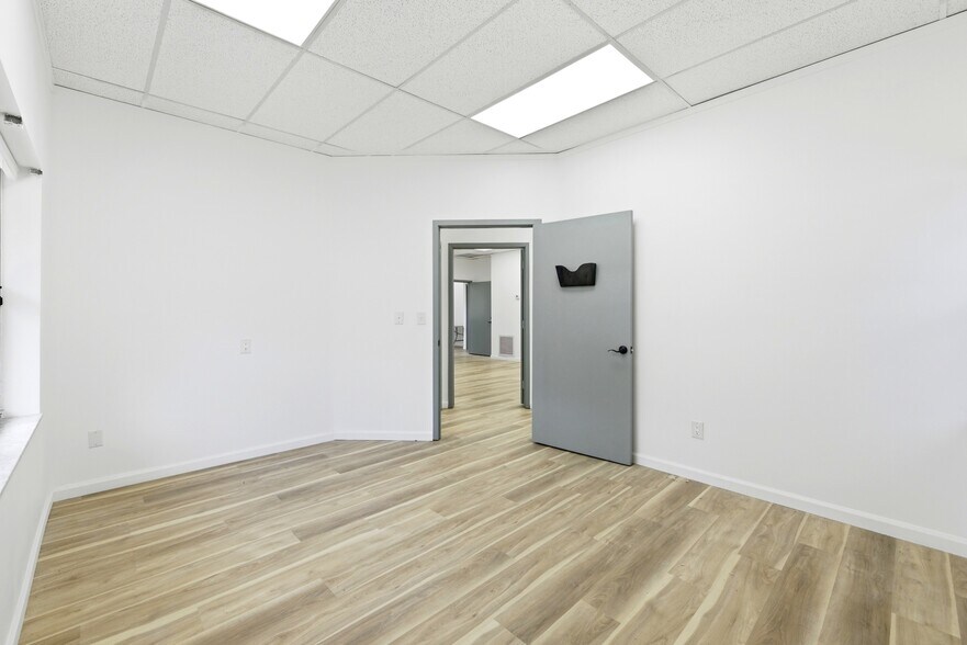 More Photos Of 8431 Baymeadows Way, Jacksonville Loft Creative Space For Lease