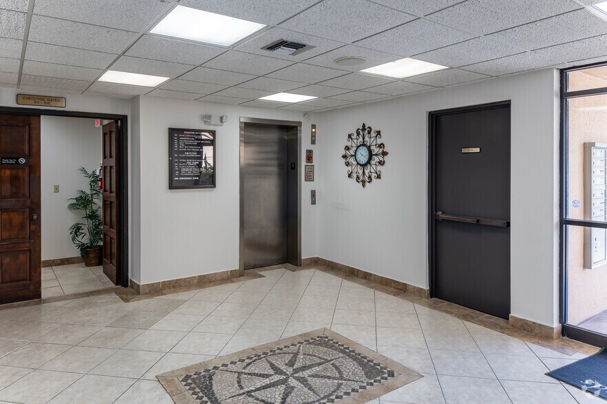 More Photos Of 7777 N Davie Rd Ext, Davie Office For Lease