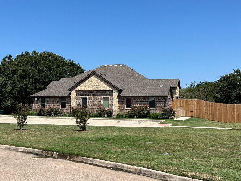 More Photos Of 1600 Creekstone Ct, Seagoville Healthcare For Sale