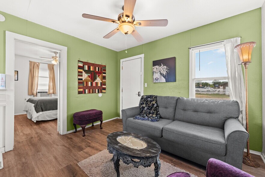 More Photos Of 702 W Wallace St, San Saba Hotel For Sale