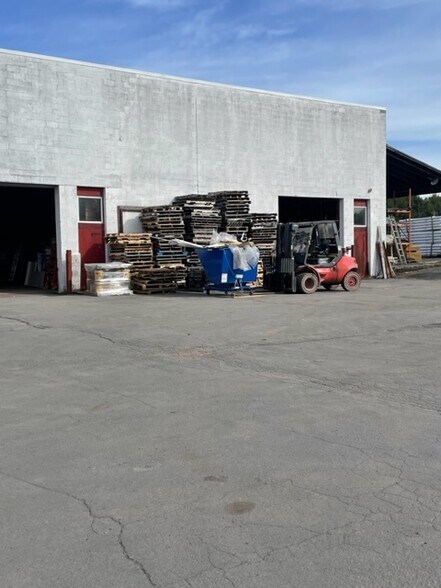 More Photos Of 419 State Route 17B, Monticello Freestanding For Sale