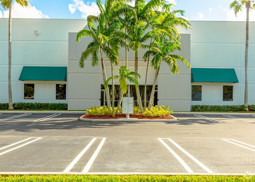 More Photos Of 10300 NW 19th St, Miami Warehouse For Lease