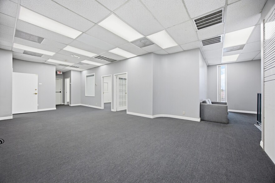 More Photos Of 844 E Sahara Ave, Las Vegas Loft Creative Space For Lease