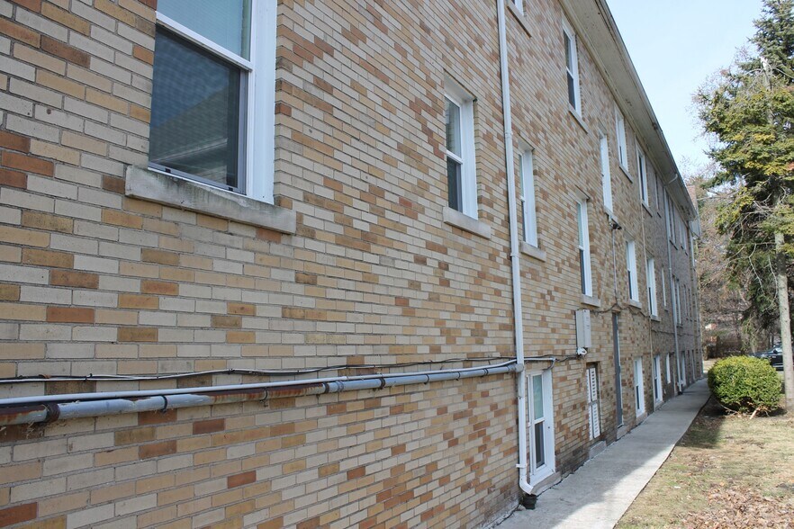 More Photos Of 423 Washington St, Monroe Apartments For Sale