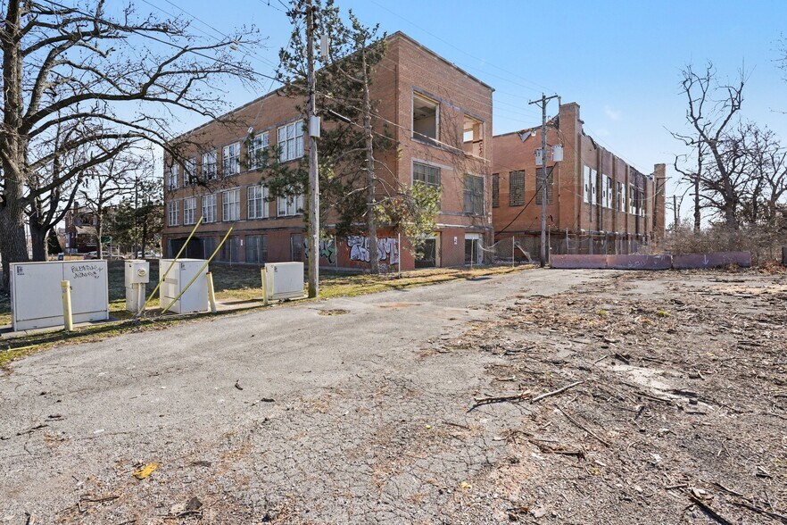 More Photos Of 4253 Clarence Blf, Saint Louis Specialty For Sale